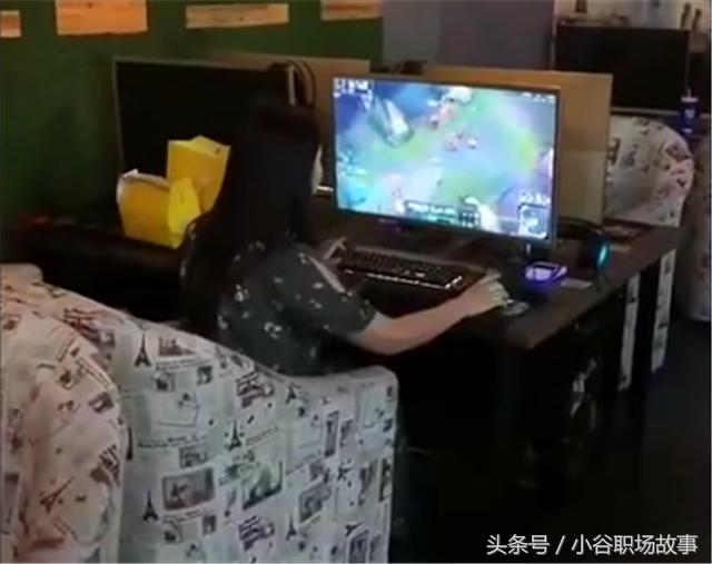 外卖女骑手遇到奇葩顾客,外卖小哥送餐女顾客