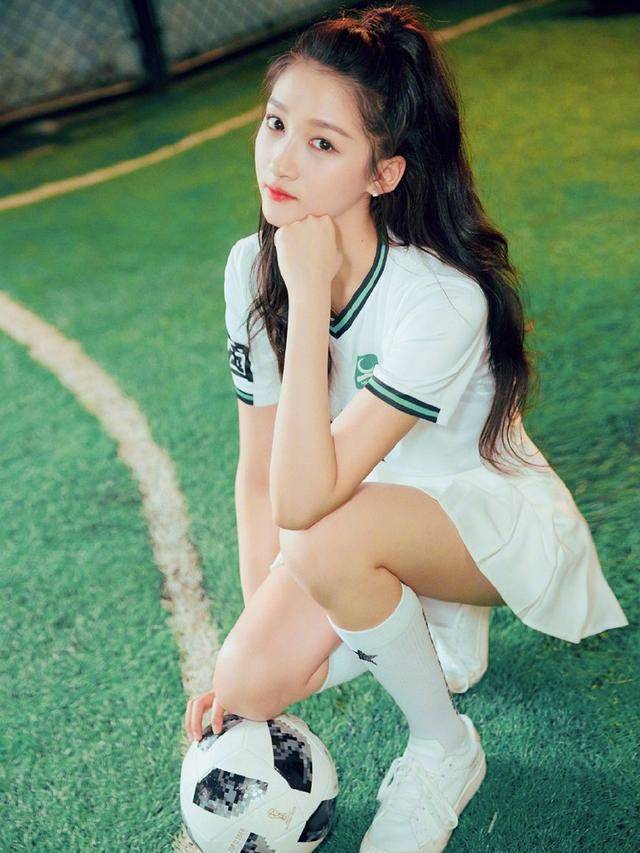 杨幂baby娇嫩明艳,杨幂baby身着高定礼服