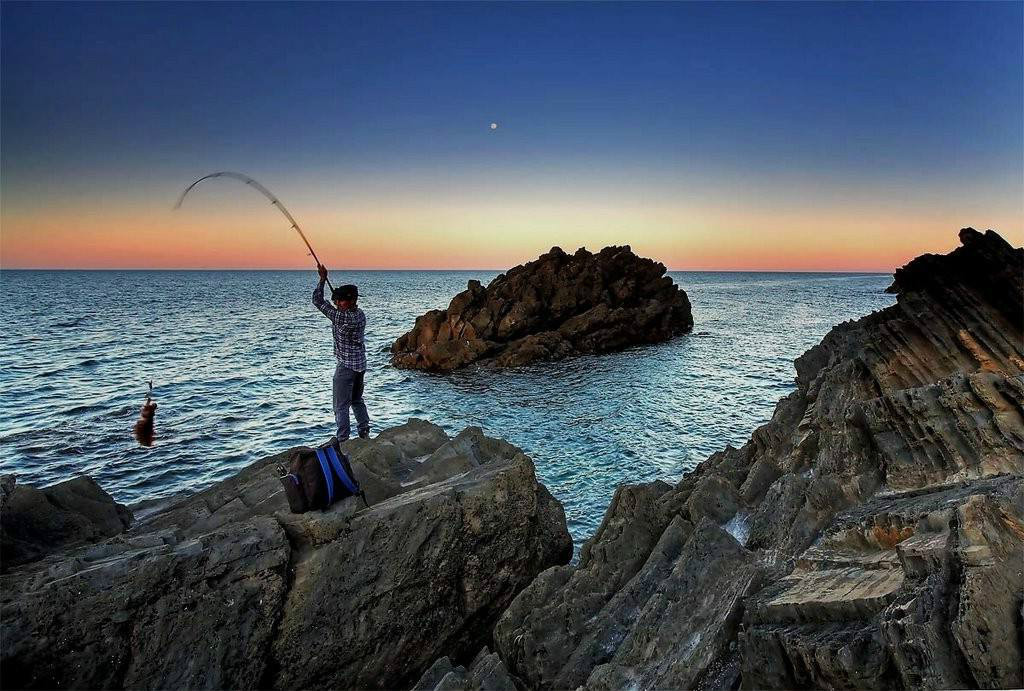 大风天适合矶钓么,海边矶钓有风浪怎么办