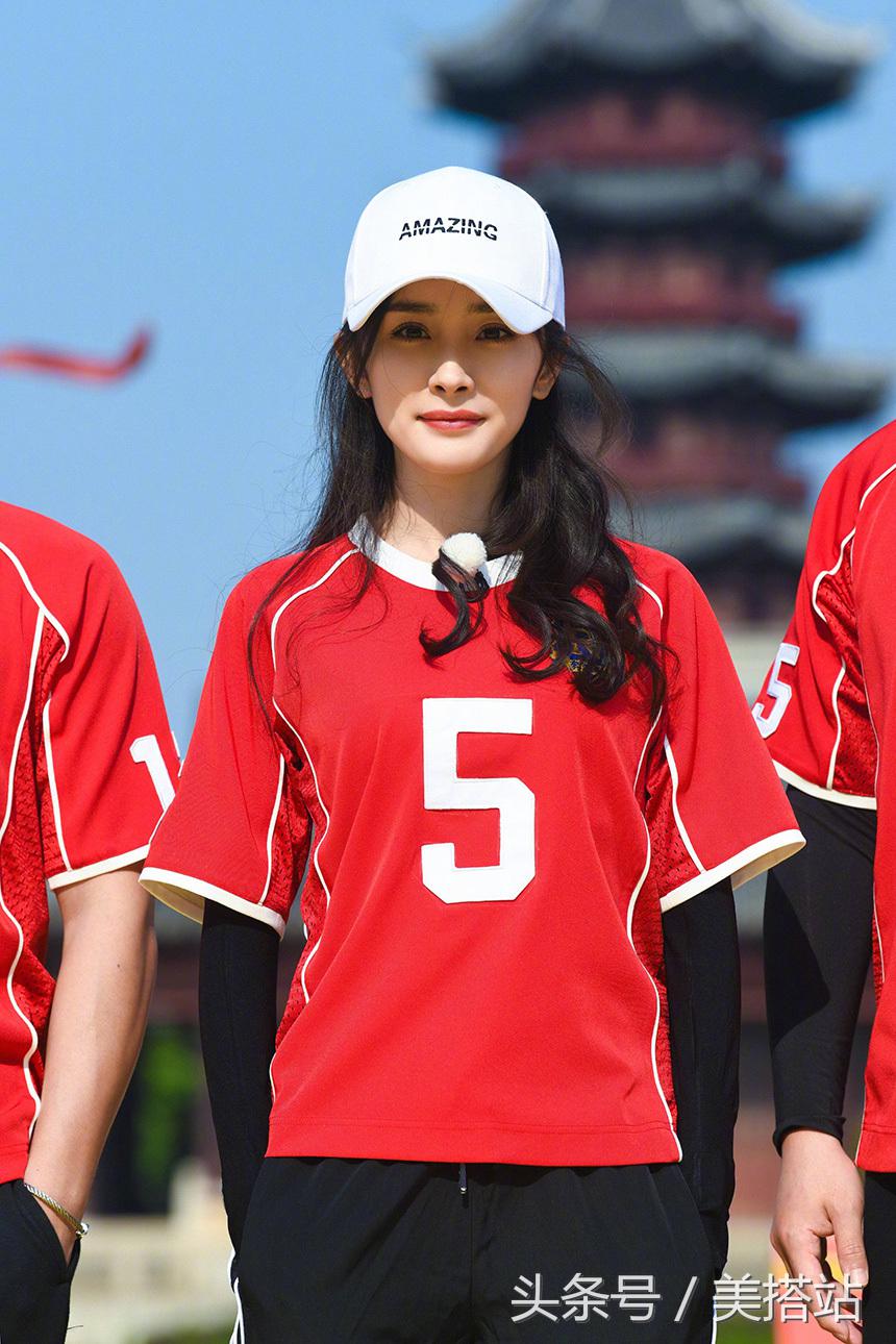 杨幂关晓彤金鹰,关晓彤变足球宝贝秀