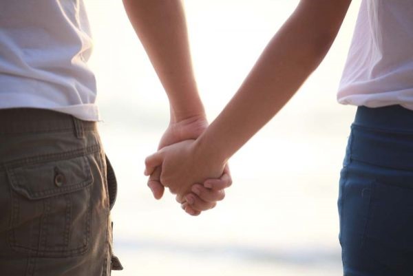 和女生约会带一群人,和女生约会需要问她去哪个地方吗