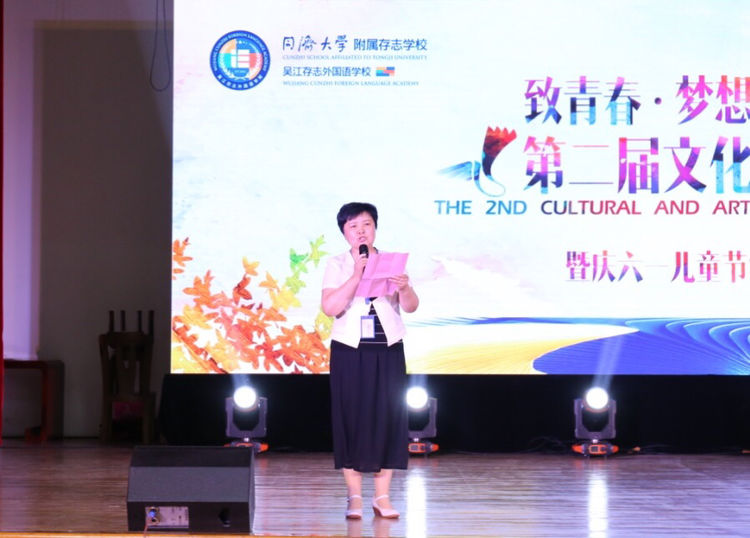 雏鹰的天空梦想的舞台（原创：崔茗子）