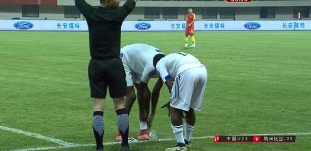 纳米比亚球员一举动让人泪目这就是对足球最纯粹的热爱