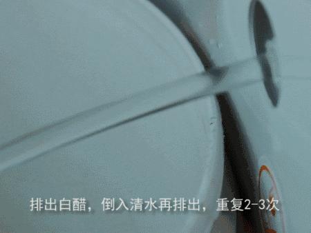 饮水机用的时间长了有脏东西,饮水机一打开就很多小蟑螂
