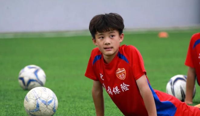 李世斌延边进球,李世斌延边领奖