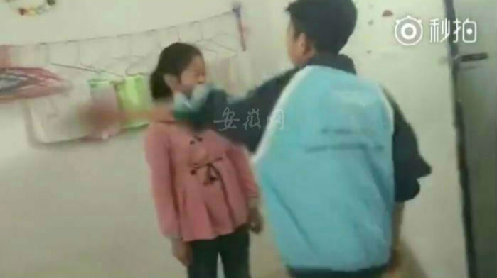 六年级女生狂扇耳光视频,六年级女生被狂扇巴掌