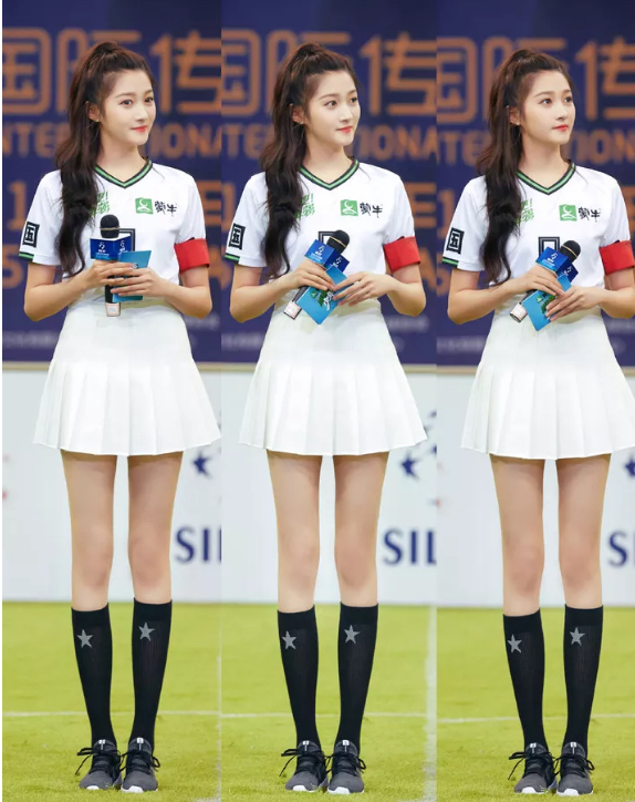 关晓彤穿百褶裙踢足球,关晓彤过膝靴穿搭