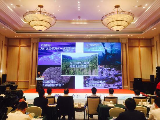 长白山天池和西湖,美丽而令人向往的长白山天池