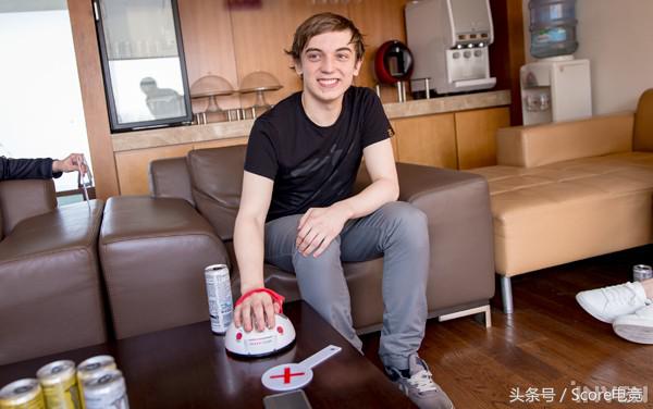 fnc赛后采访caps强颜欢笑,caps说fnc本来就拿过冠军