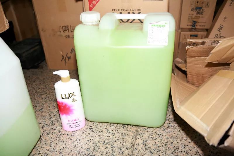 你的海飞丝、飘柔、云南白药在哪里买的？杭州警方近日查获8万余件假货！