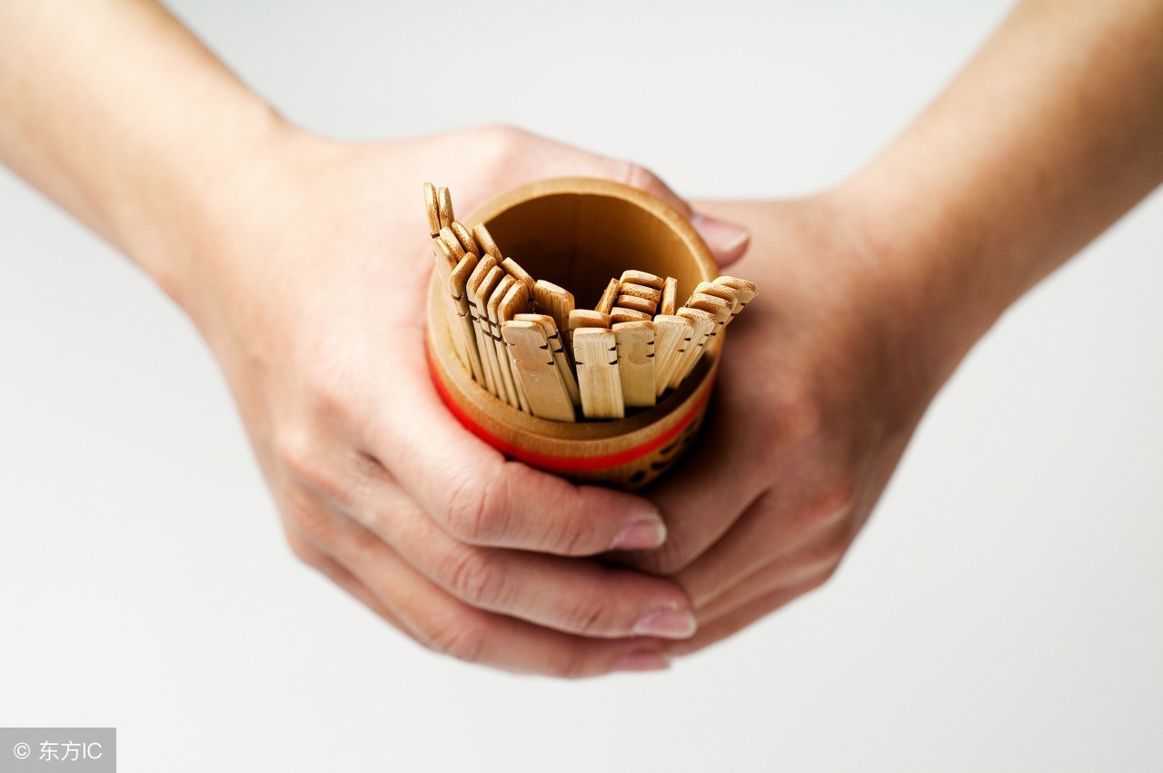 离家出走的女儿下场,女儿被母亲抛弃嫁富豪