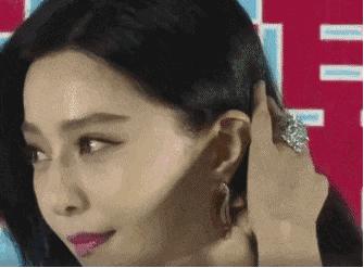 阿娇蜜月后甜晒大钻戒,阿娇钻戒和张馨予钻戒