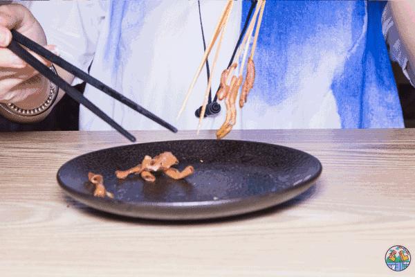 路人小吃如何一跃成名？广大学子高考结束想跟你再吃一次卤人甲！