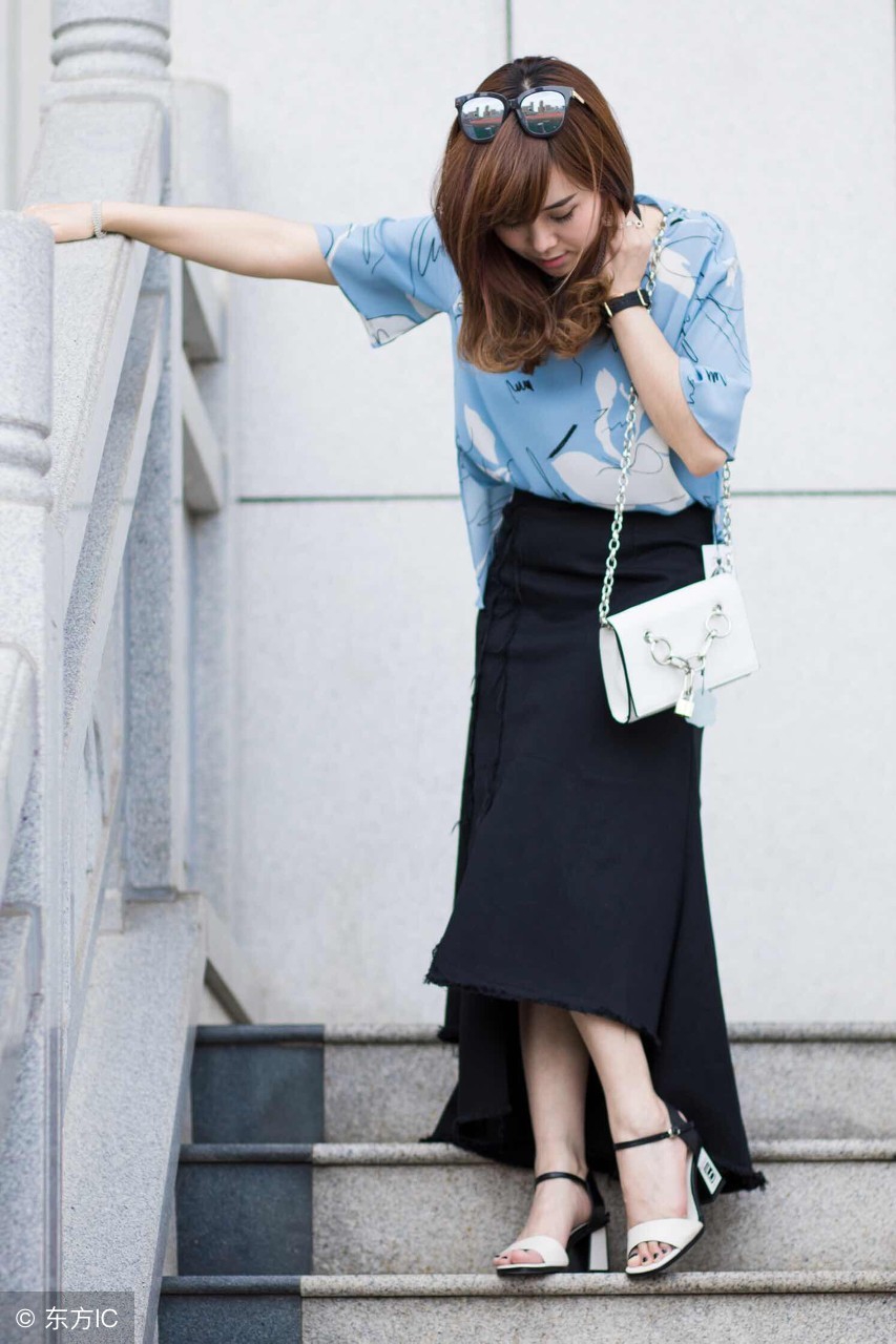 当颜色碰撞,服装颜色和包包的搭配