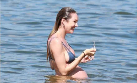 维密超模糖糖出街,2017维密秀糖糖几套衣服