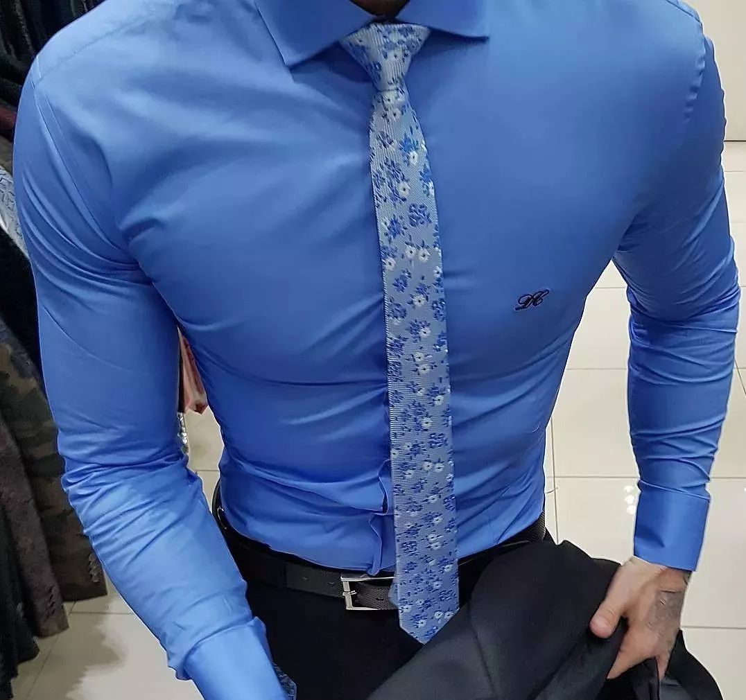 男人胸肌胀起来,男人胸肌撑起西装