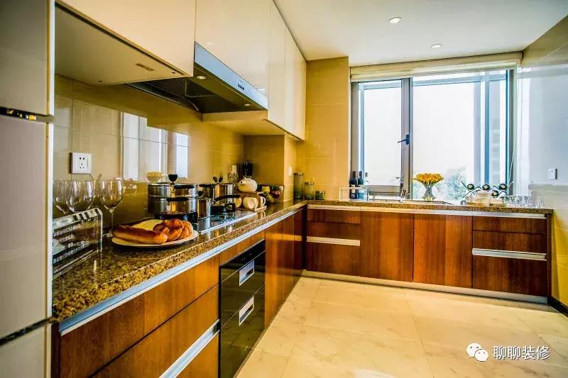 财神爷可以摆放在冰箱上面吗,财神爷对着冰箱摆放行吗