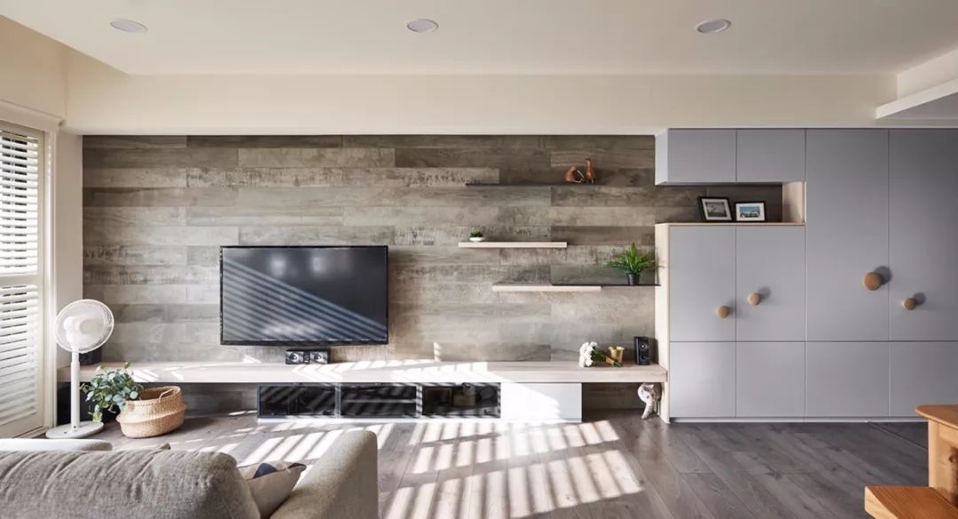 客厅电视背景墙简约小柜子效果图,2021现代简约背景墙效果图客厅