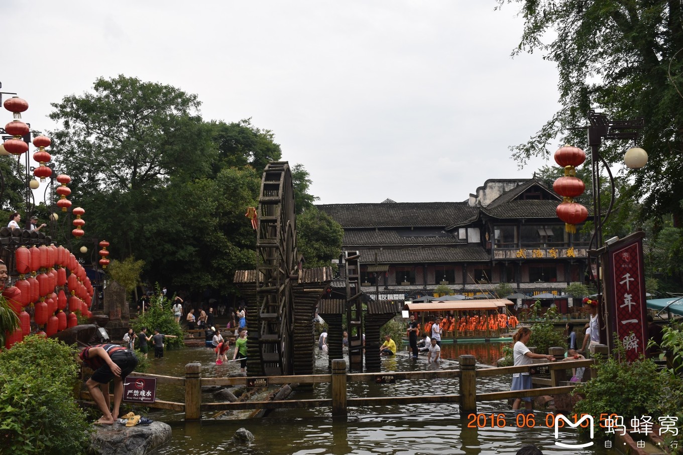 成都郊外的黄龙溪古镇,的确是一个耍水嘻嘻放松的好地方