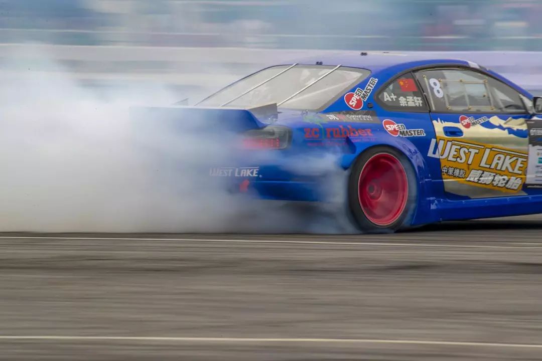 把握精彩瞬间尽享速度与激情——佳能1DX2使用心得