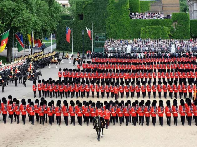 就在今天，女王奶奶官方生日皇家阅兵庆典有去围观的吗？