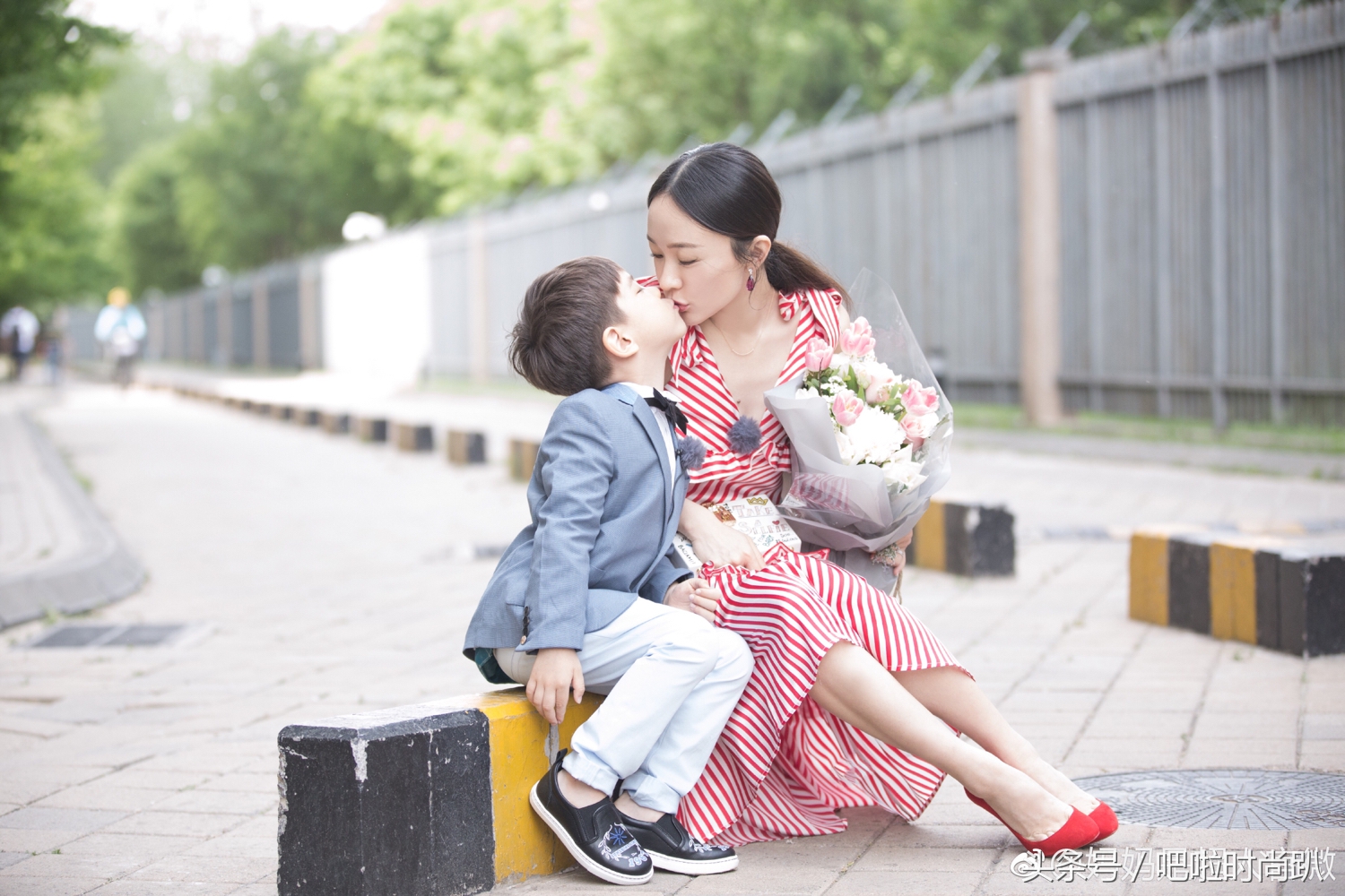 黄圣依背的双肩包,黄圣依背的lv包