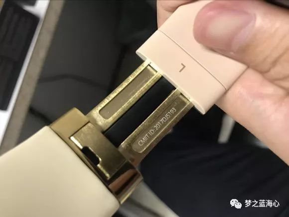 托人从香港带回来的beatsstudio3wireless录音师三代蓝牙怎么看起来有点怪？