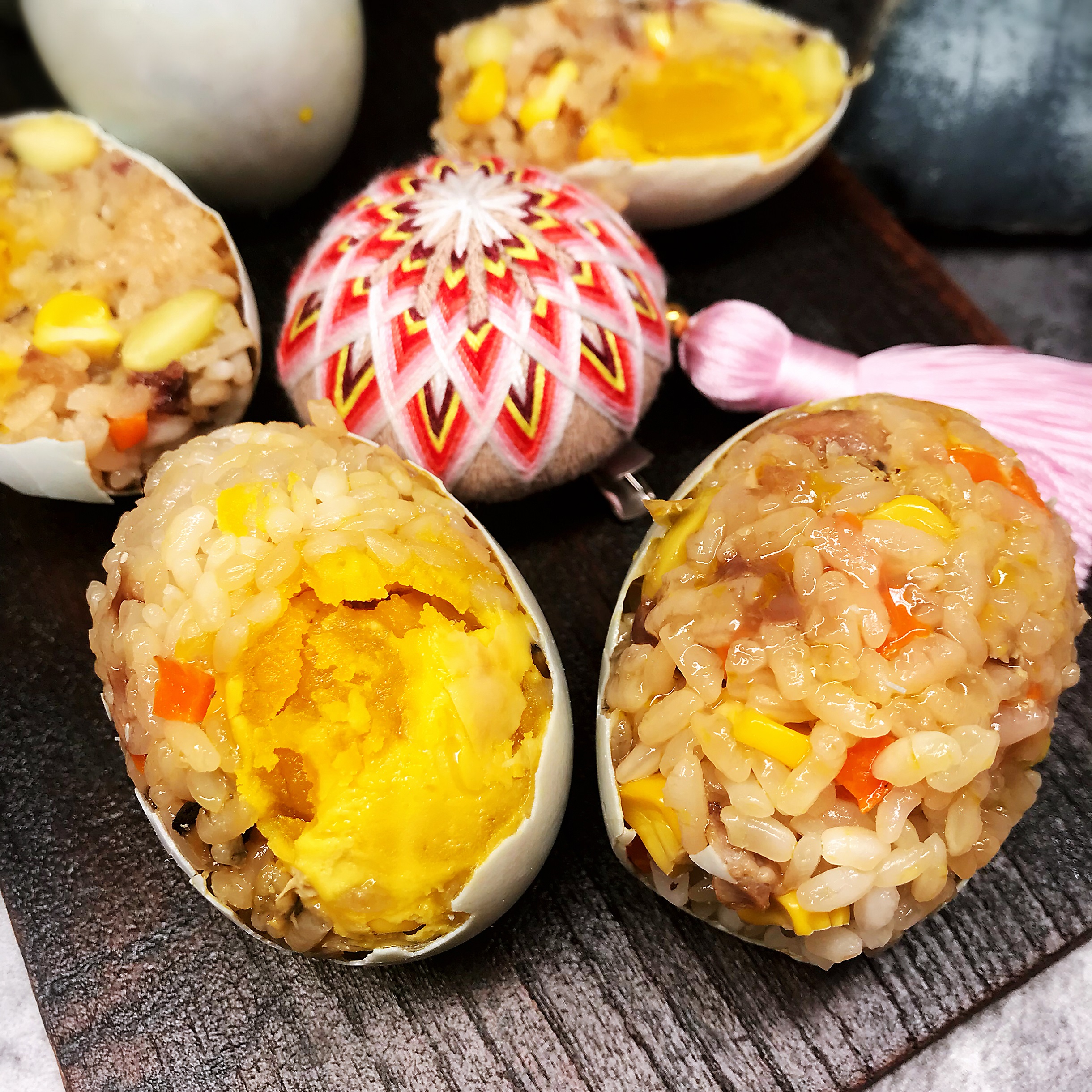 俺娘想吃咸粽子，粽皮还没买怎么办，教你两种开蛋壳方法做替代品