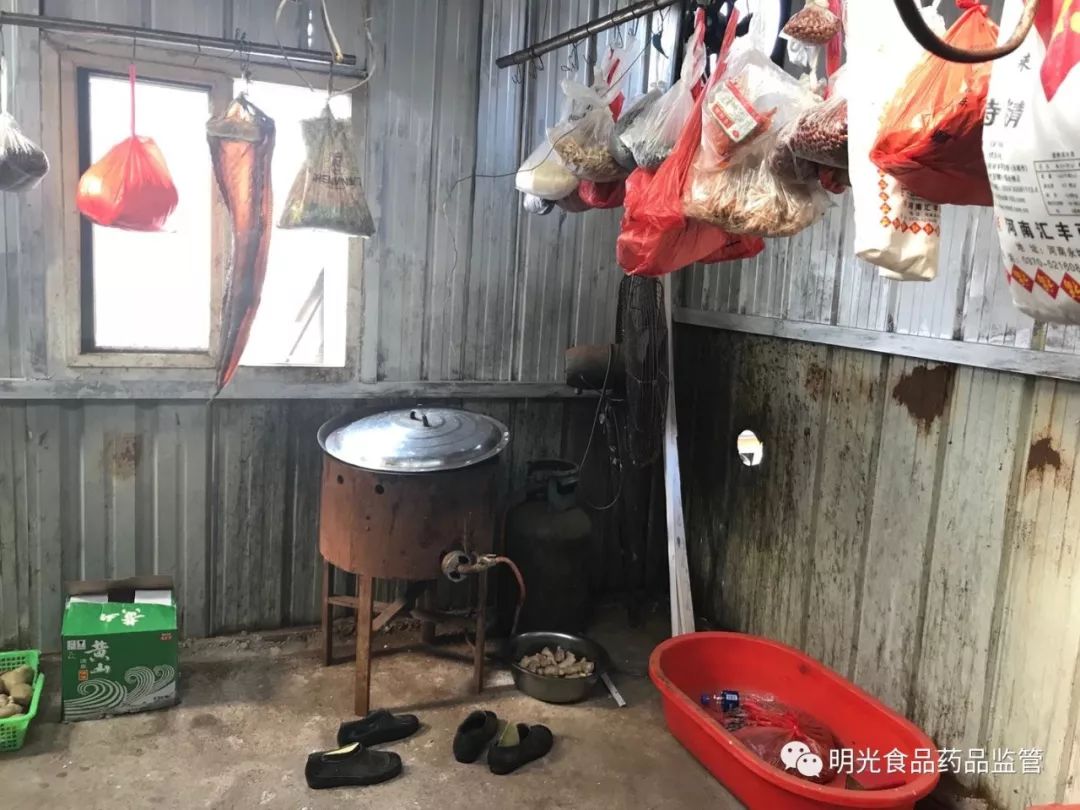 揭秘饭店后厨脏乱差,曝光饭店脏乱差