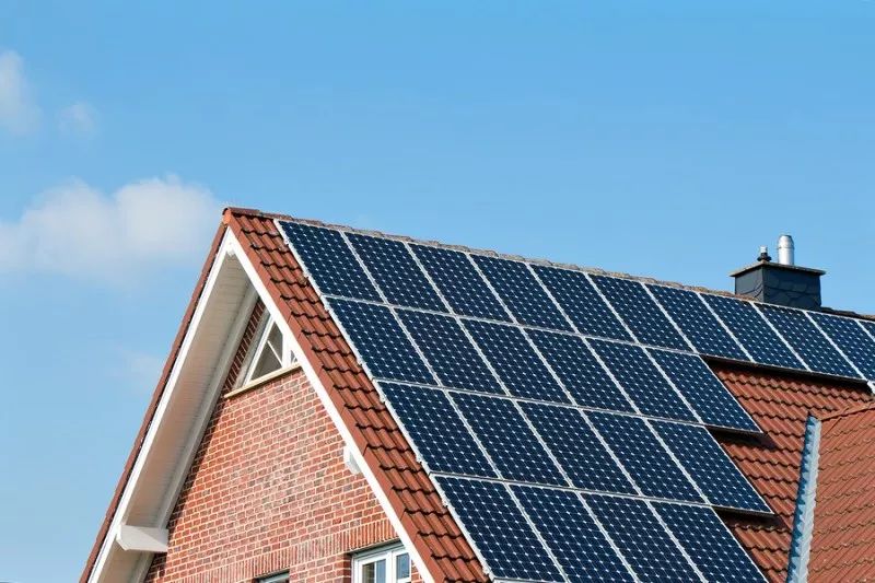 哪些家庭屋顶适合安装光伏电站,屋顶装光伏电站最多可以装多高