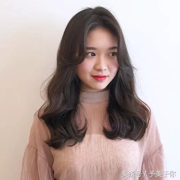 蓬松自然发型烫发中长发,减龄蓬松烫发中长发