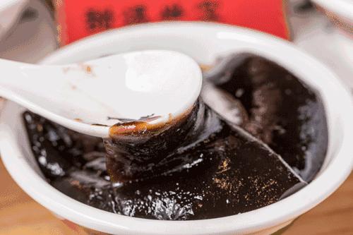 烧仙草有龟苓膏吗,烧仙草和龟苓膏的图片有什么区别