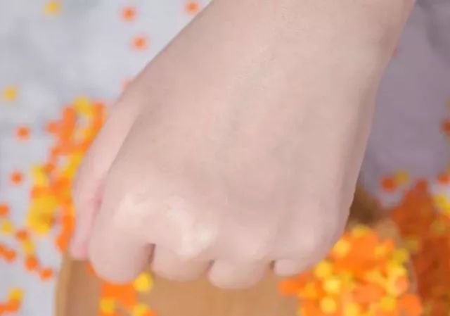 菌菇水和金盏花水哪个好用,菌菇水和金盏花哪个更适合油皮