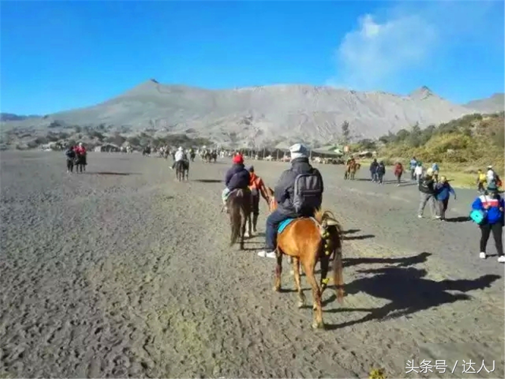 布罗莫火山要走多远,布罗莫是活火山吗