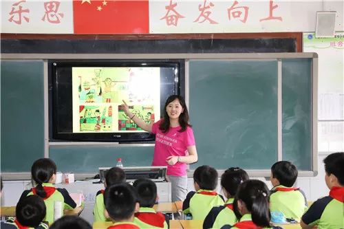 足球俱乐部亲子趣味活动,足球场的亲子活动