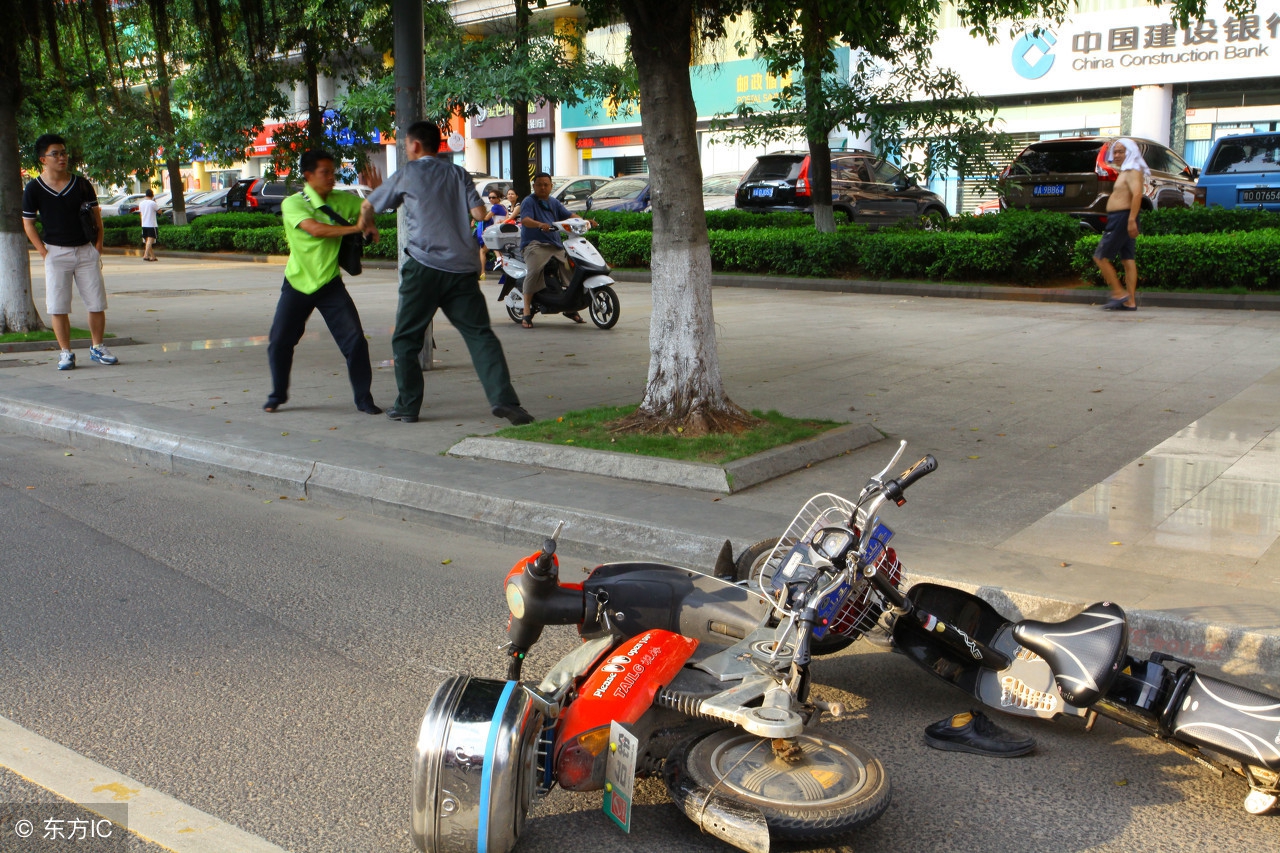 交通事故引起颈椎加重怎么赔偿,交通事故颈椎受伤可要求哪些赔偿