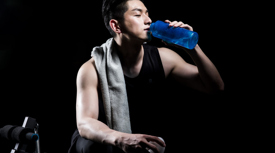 世界杯为了让比赛更精彩，居然“强制”运动员喝水