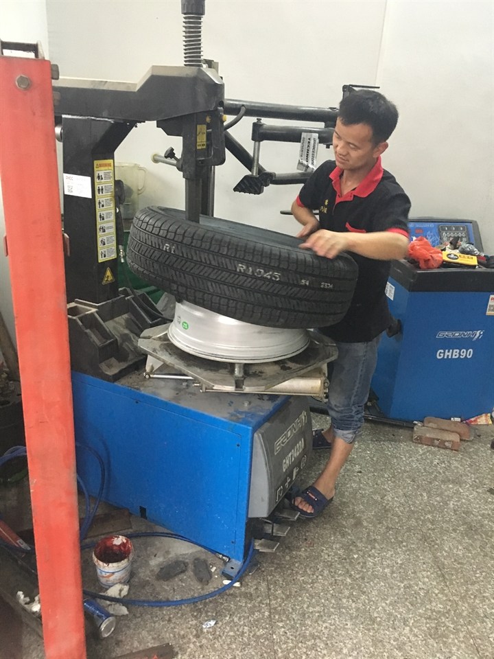 长安cs75plus轮胎爆胎,长安cs75爆胎怎么回事