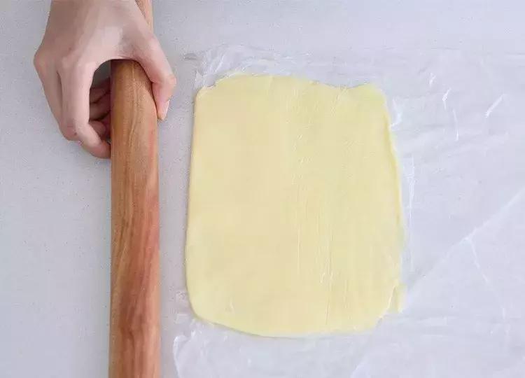 层层酥脆奶香浓郁太好吃了,榴莲酥有层次的酥皮