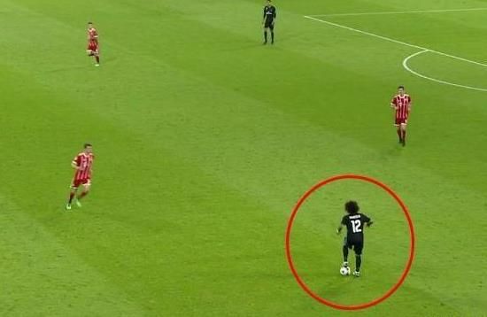 球感依然无敌35岁马塞洛大秀脚法,马塞洛逆天球感训练