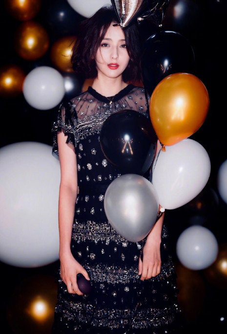 佟丽娅的纸尿裤造型火了，这样的时尚你敢追吗？