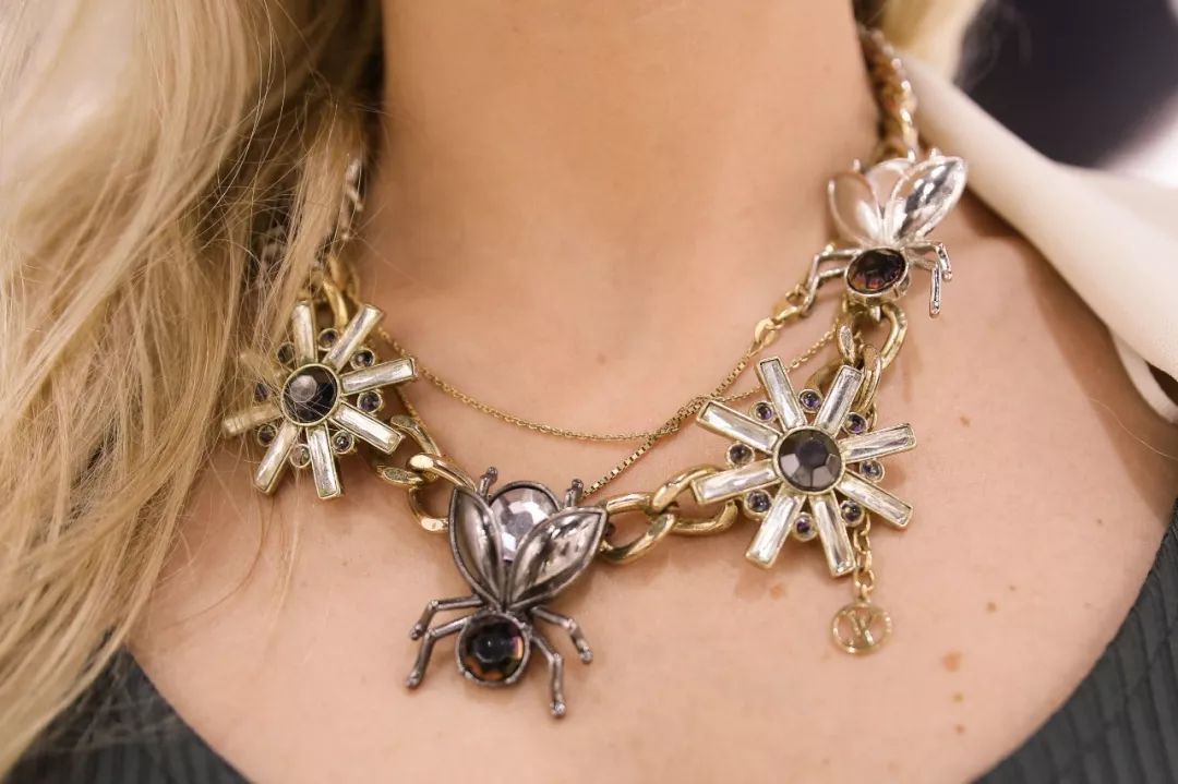 提升穿搭质感的首饰推荐,只穿基础款