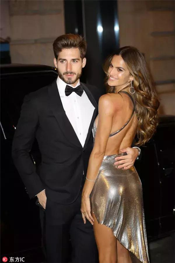 从姐弟恋到保姆上位世界杯球星背后的女人都不简单