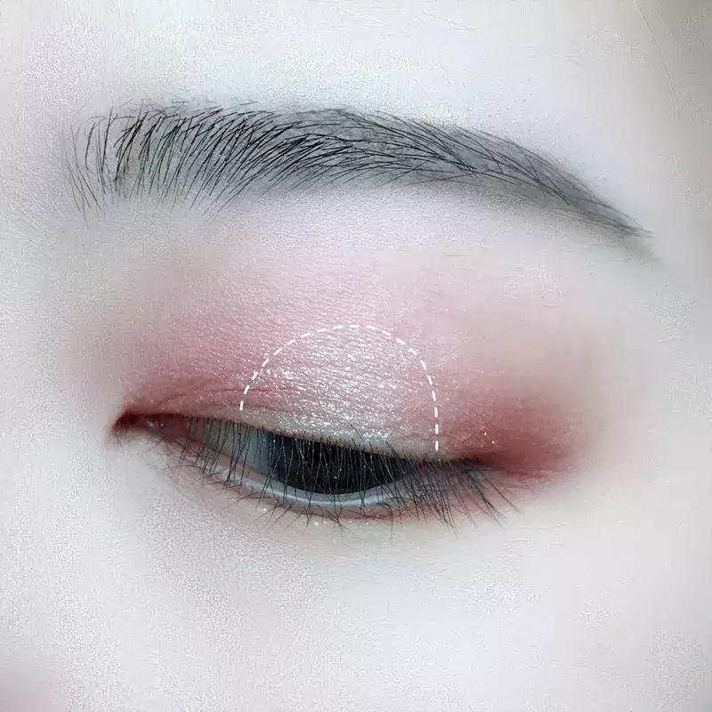 只需10步一个完美眼妆出炉,可爱又有气场的眼妆教程