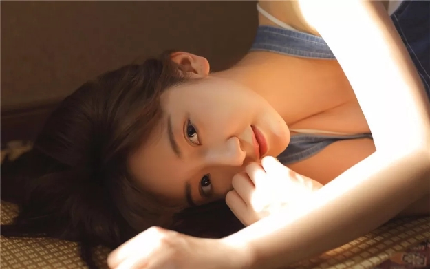 跟朋友庆祝20岁生日喝多了，醒来后发现自己居然睡在陌生的酒店里