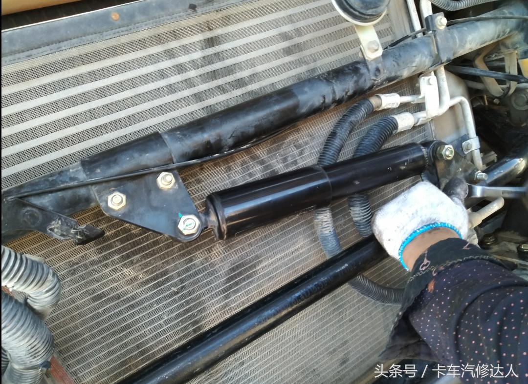 驾驶室异响一直找不到原因怎么办,半挂车驾驶室下方异响