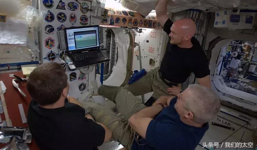 宇航员在太空看月球,宇航员去太空看地球