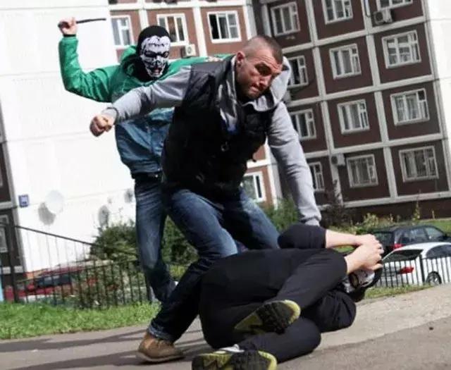 俄罗斯足球流氓打架斗殴,俄罗斯足球流氓暴揍英格兰