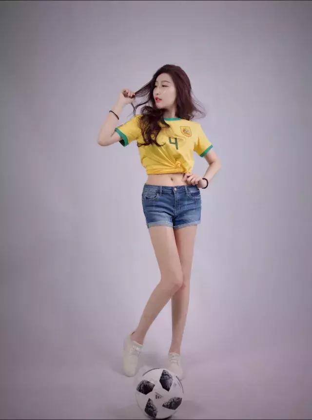 空姐足球教练,空姐踢球