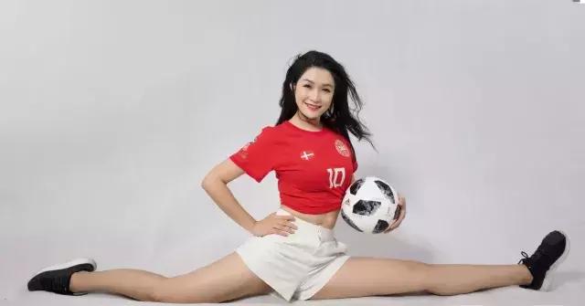 空姐足球教练,空姐踢球